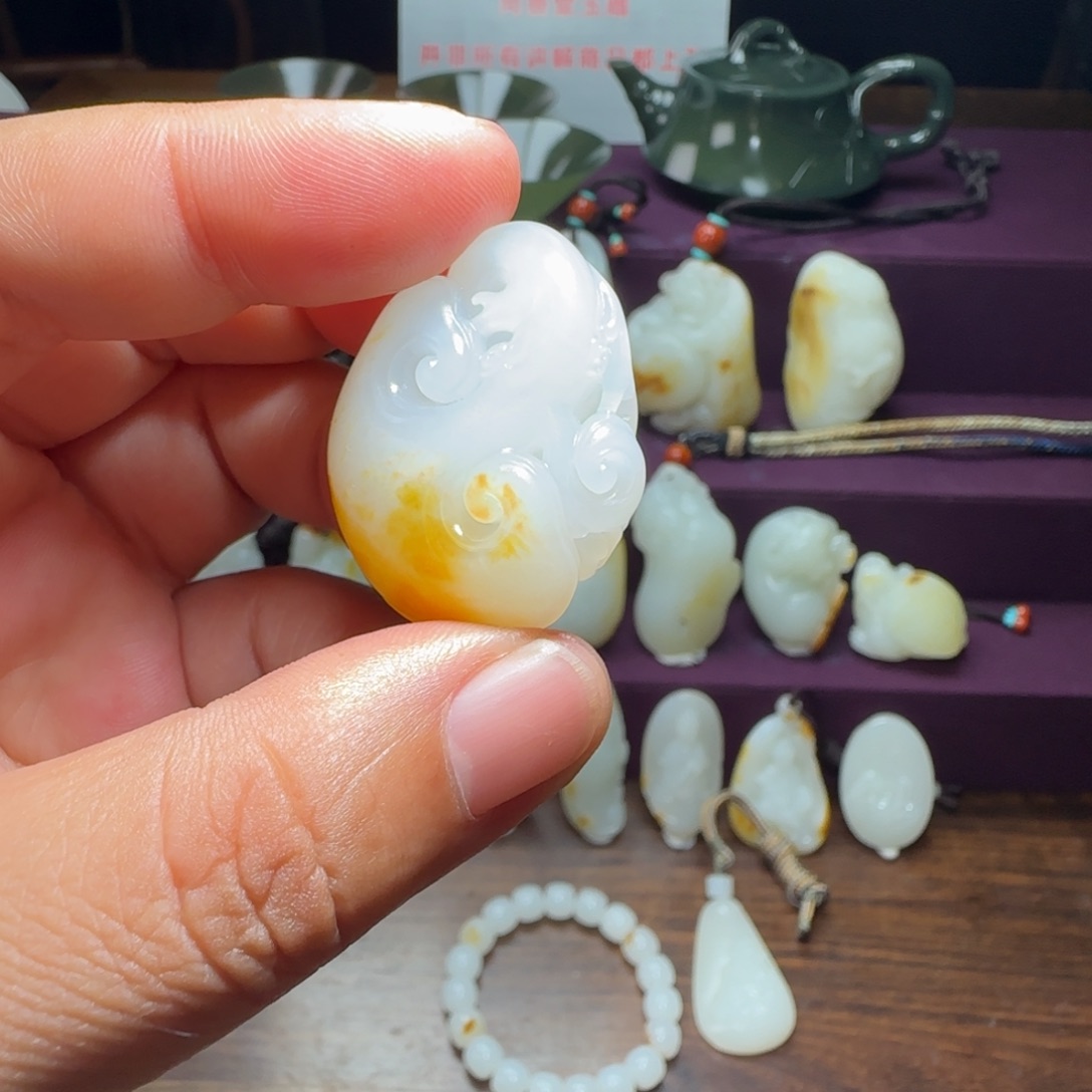 C***l和田玉未镶嵌颈饰