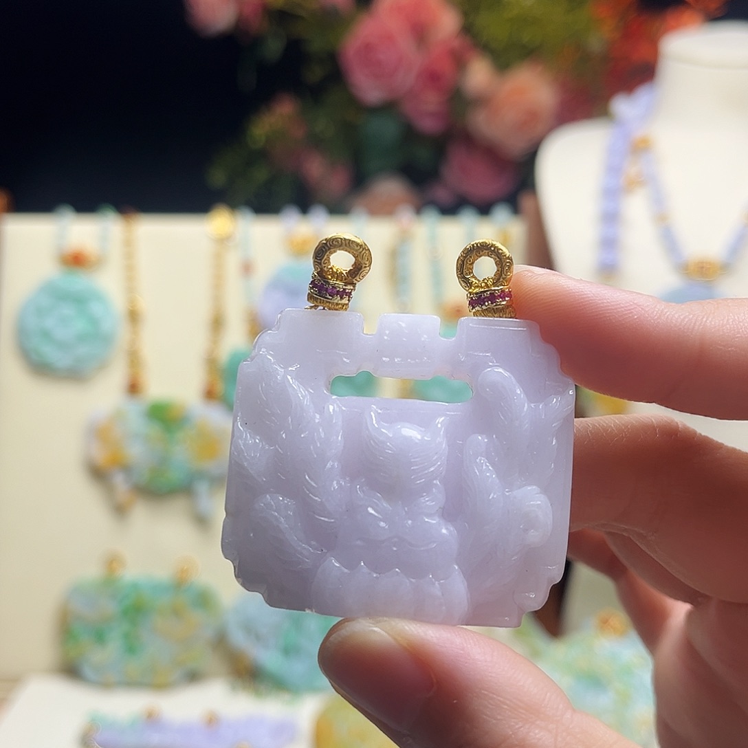 翡翠颈饰未镶嵌紫