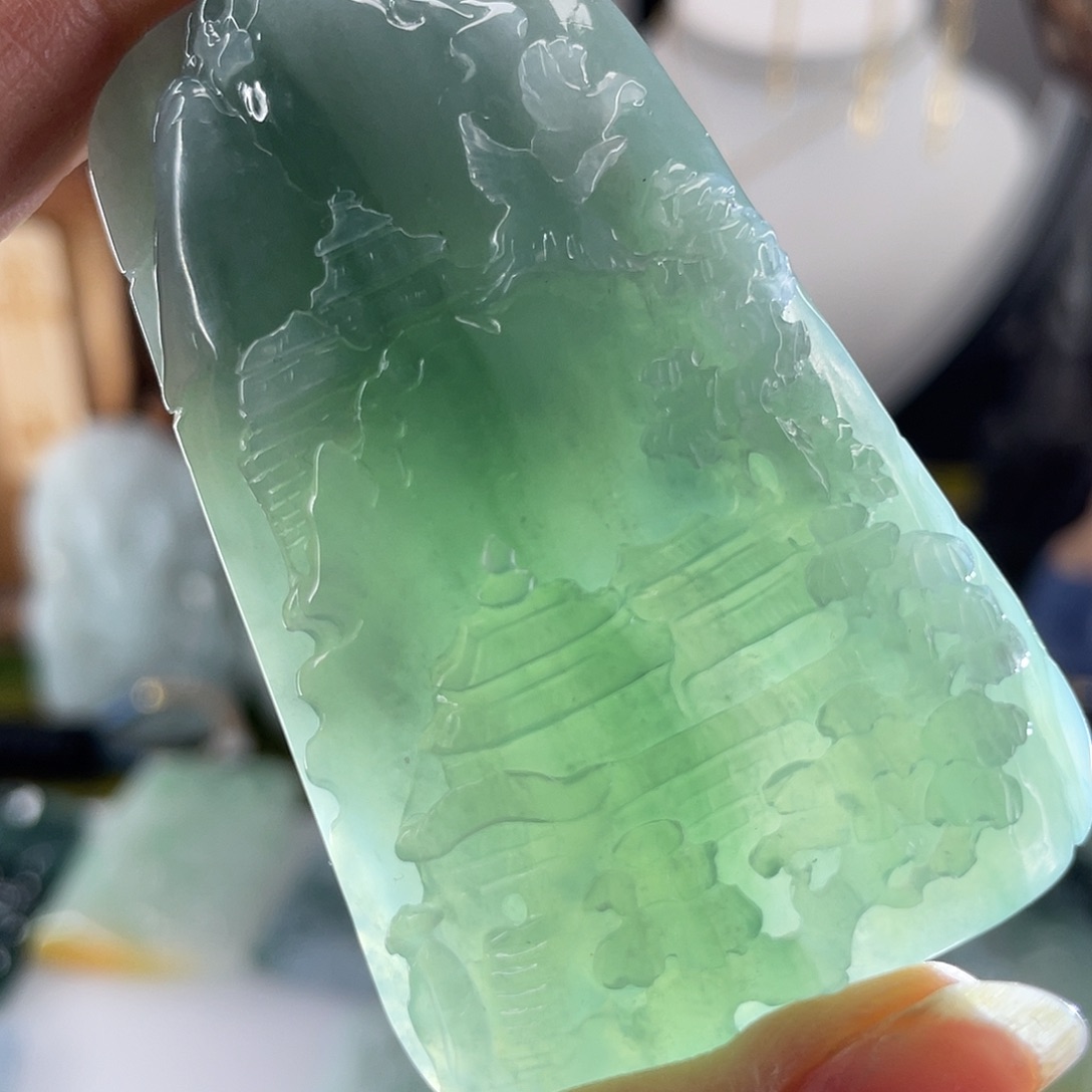 翡翠颈饰未镶嵌山水牌