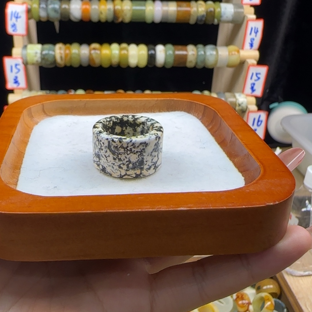 蛇纹石玉内径17.1未镶嵌芊*