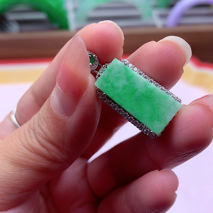 翡翠颈饰银S925镶嵌翡翠