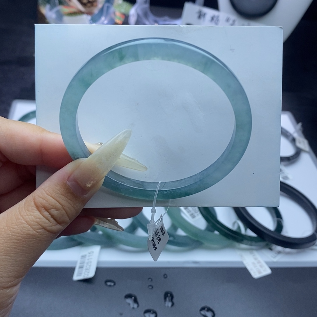 定制翡翠未镶嵌方镯冰蓝飘花