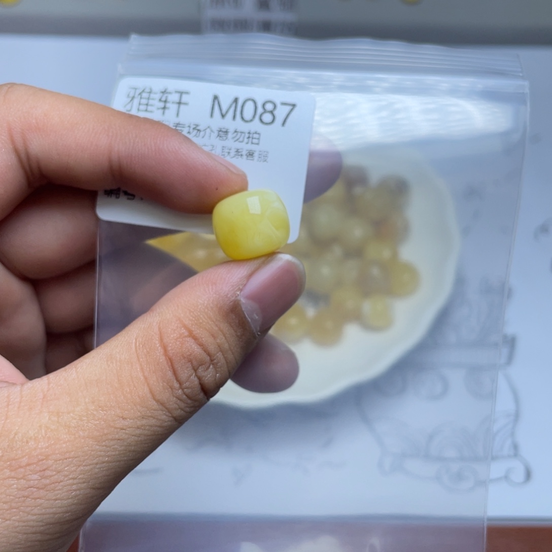 琥珀珠宝奇石未镶嵌