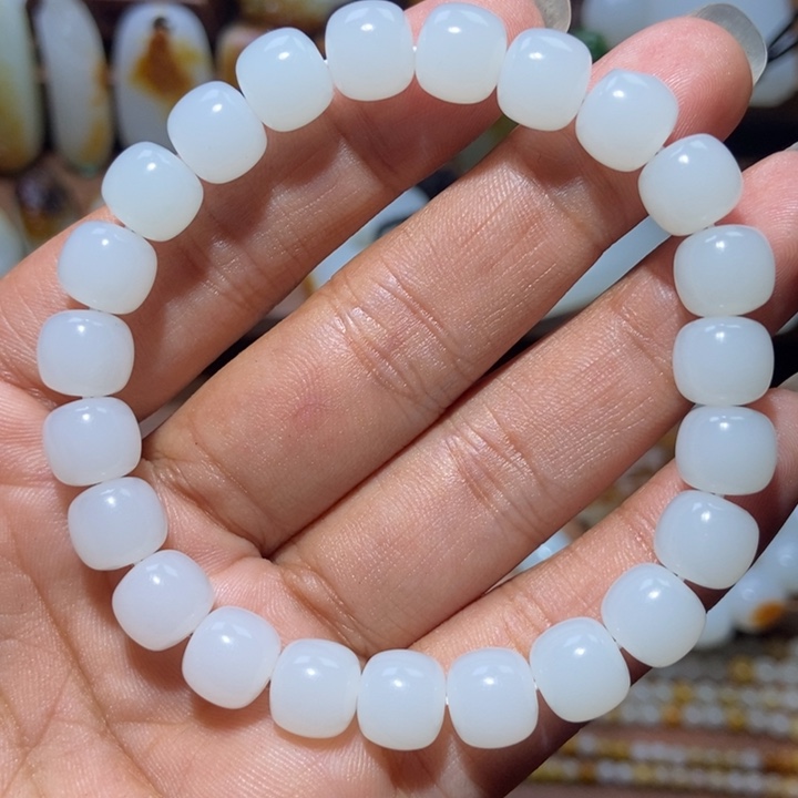 乘***浪和田玉未镶嵌颈饰