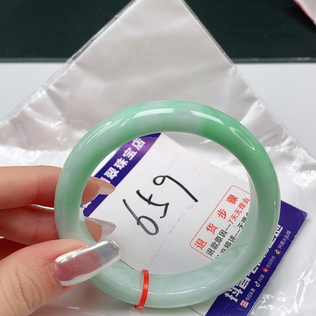 翡翠手镯未镶嵌翡翠手镯