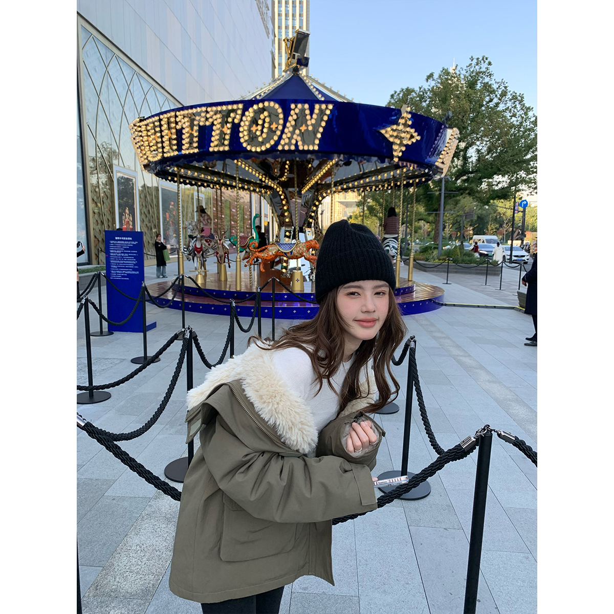 花花 露思派克服~军绿色加厚保暖中长款外套女冬季新款羊羔毛上衣