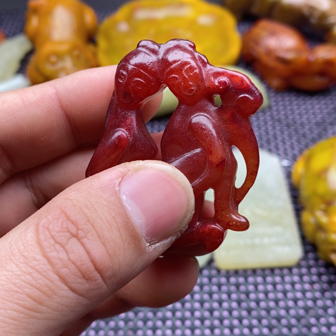 蛇纹石玉颈饰未镶嵌