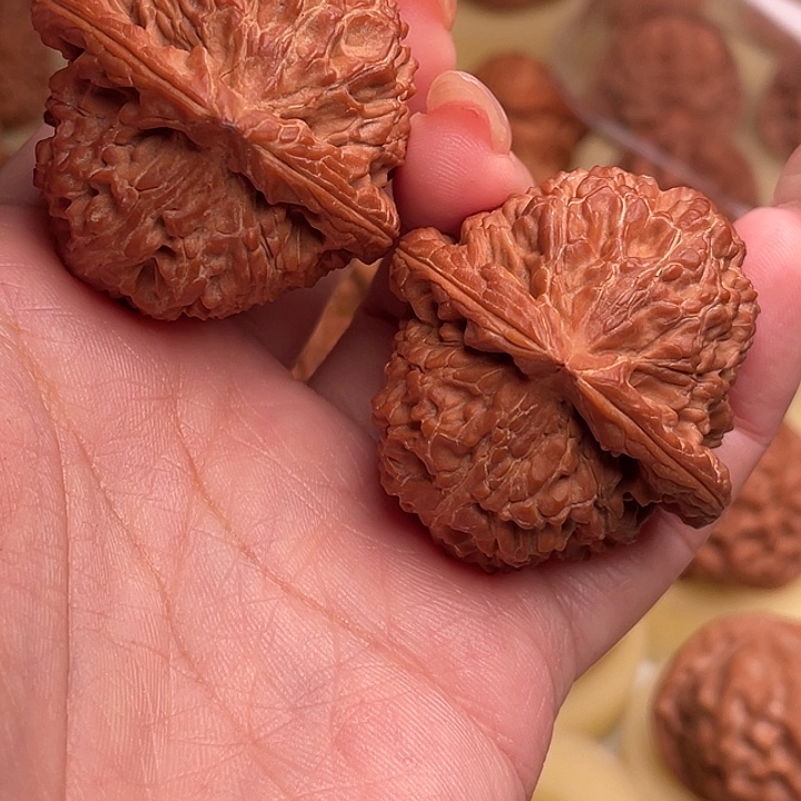 曾***疼文玩核桃把件三角白42