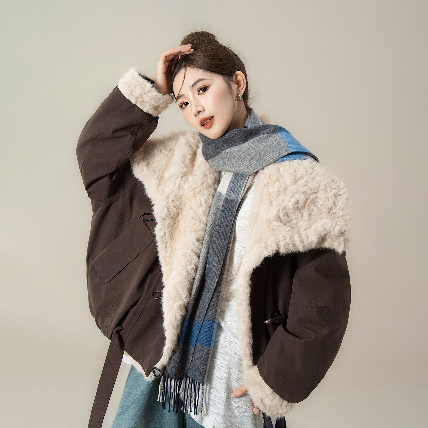 咖色大翻领牛角扣毛毛拼接短外套女冬季新款加厚保暖宽松棉服上衣