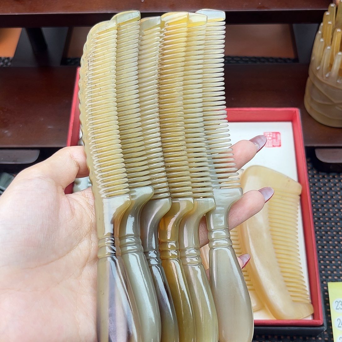 手工制作纯牛角梳子