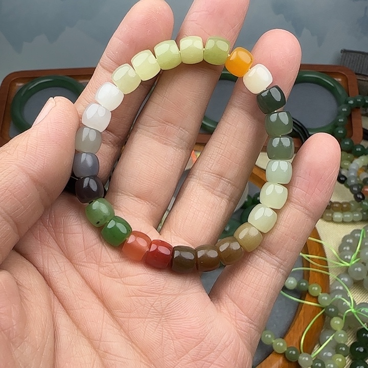 颈饰未镶嵌和田玉卡8