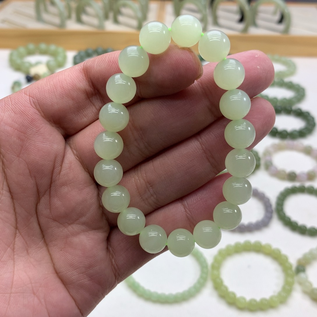 和田玉手串未镶嵌笑