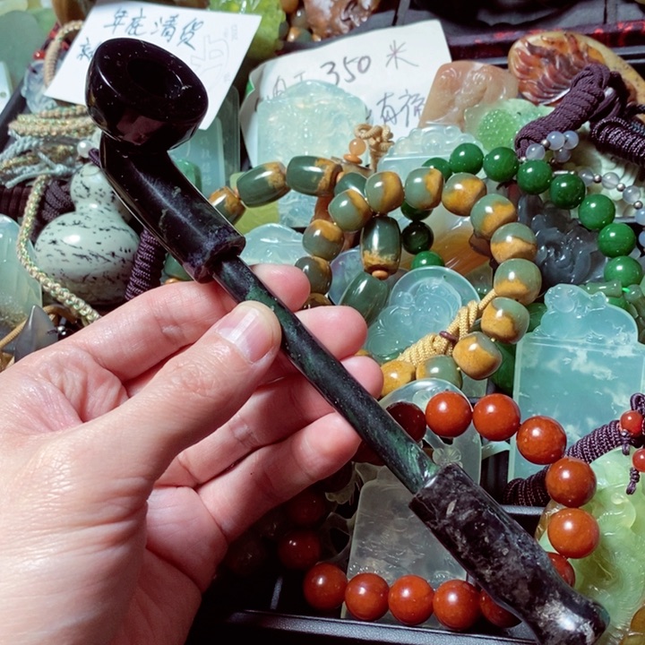 蛇纹石玉颈饰未镶嵌