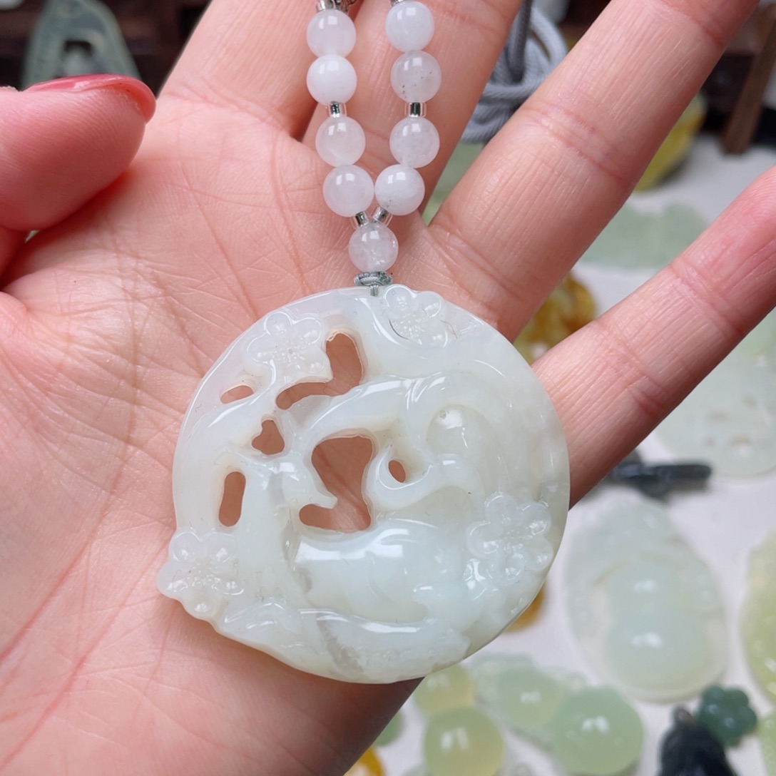 蛇纹石玉颈饰未镶嵌