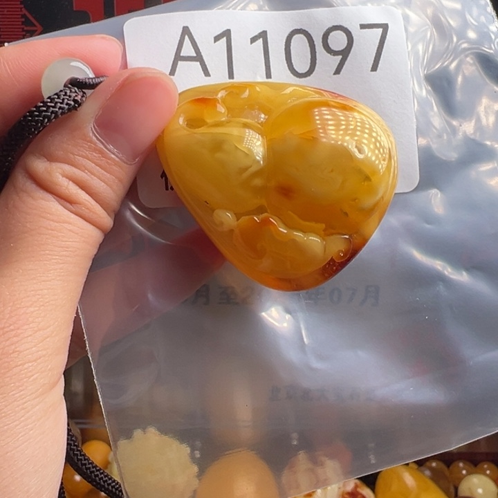 蜜蜡未镶嵌珠宝奇石