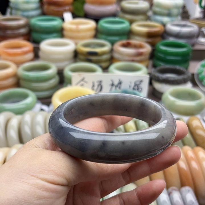 石英质玉手镯未镶嵌