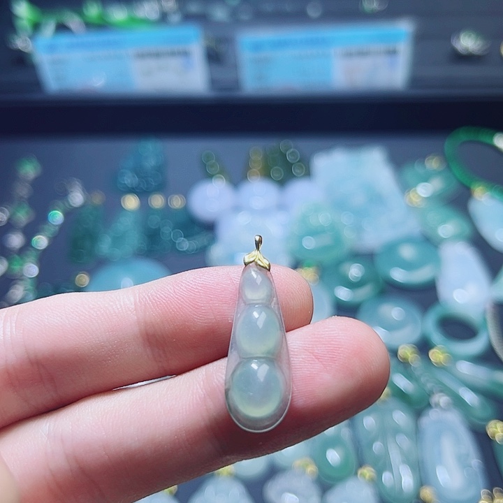 颈饰18K金镶嵌翡翠翡翠