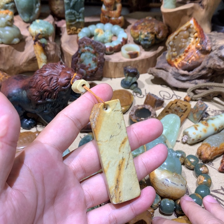 岫岩河磨玉（透闪石质玉）挂件未镶嵌