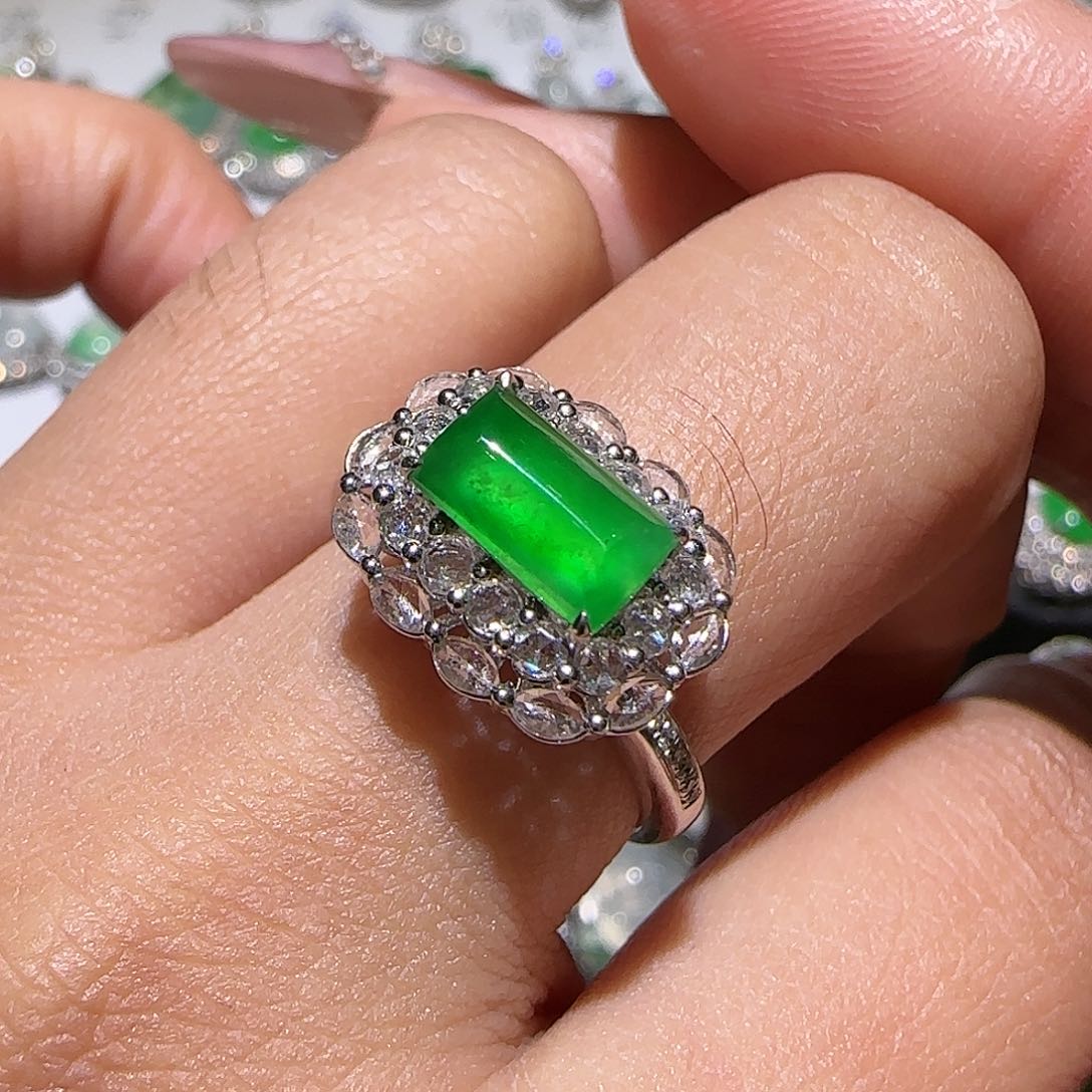 【闪购商品】18K金镶嵌戒指翡翠天然