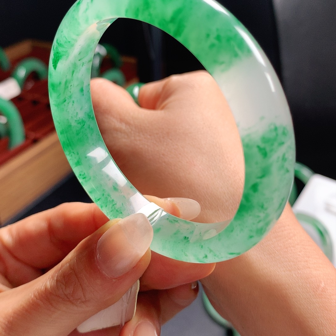 石英质玉手镯未镶嵌妮*?