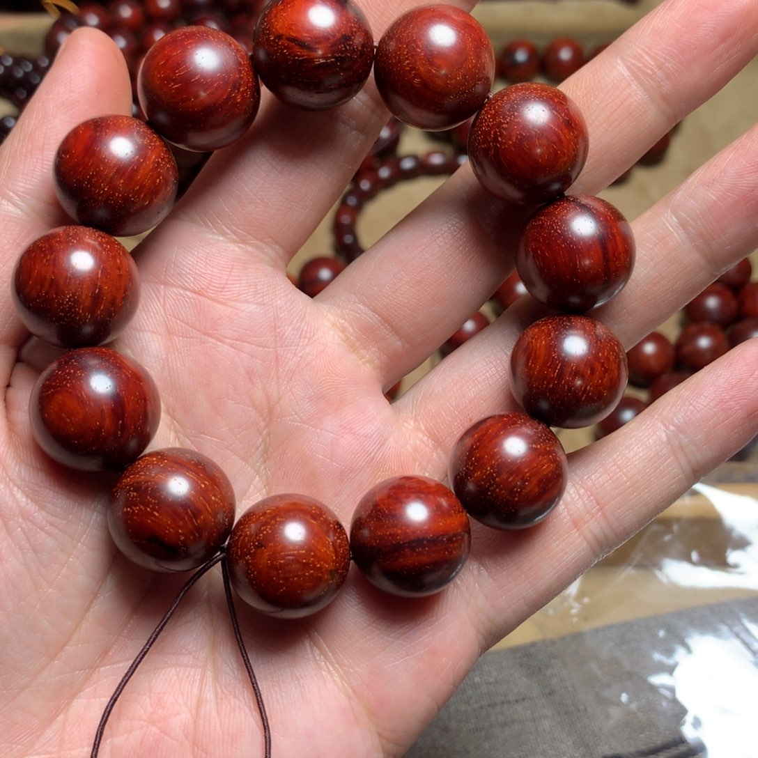 檀香紫檀（小叶紫檀）l****）