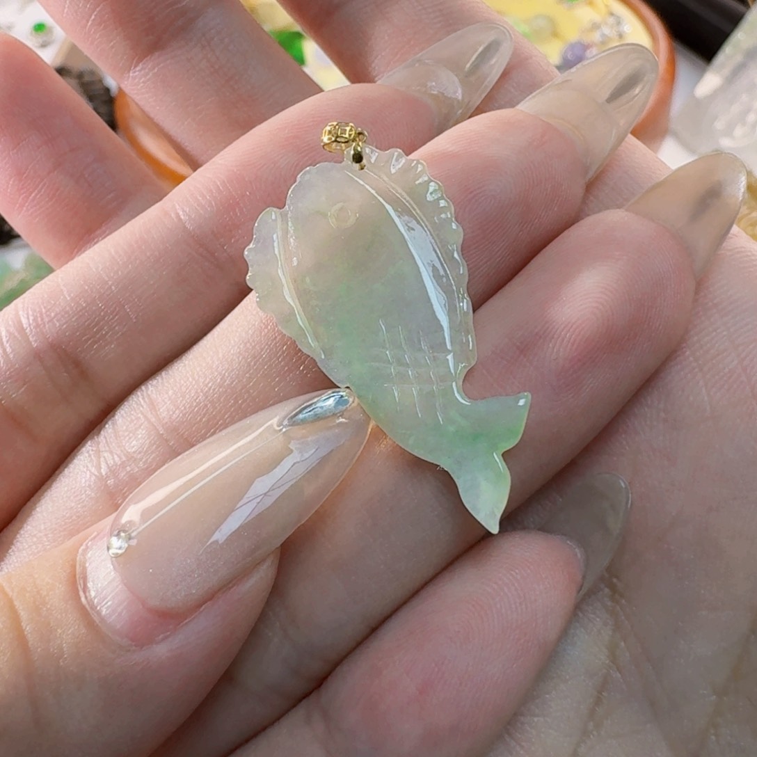 翡翠18K金镶嵌颈饰吊坠