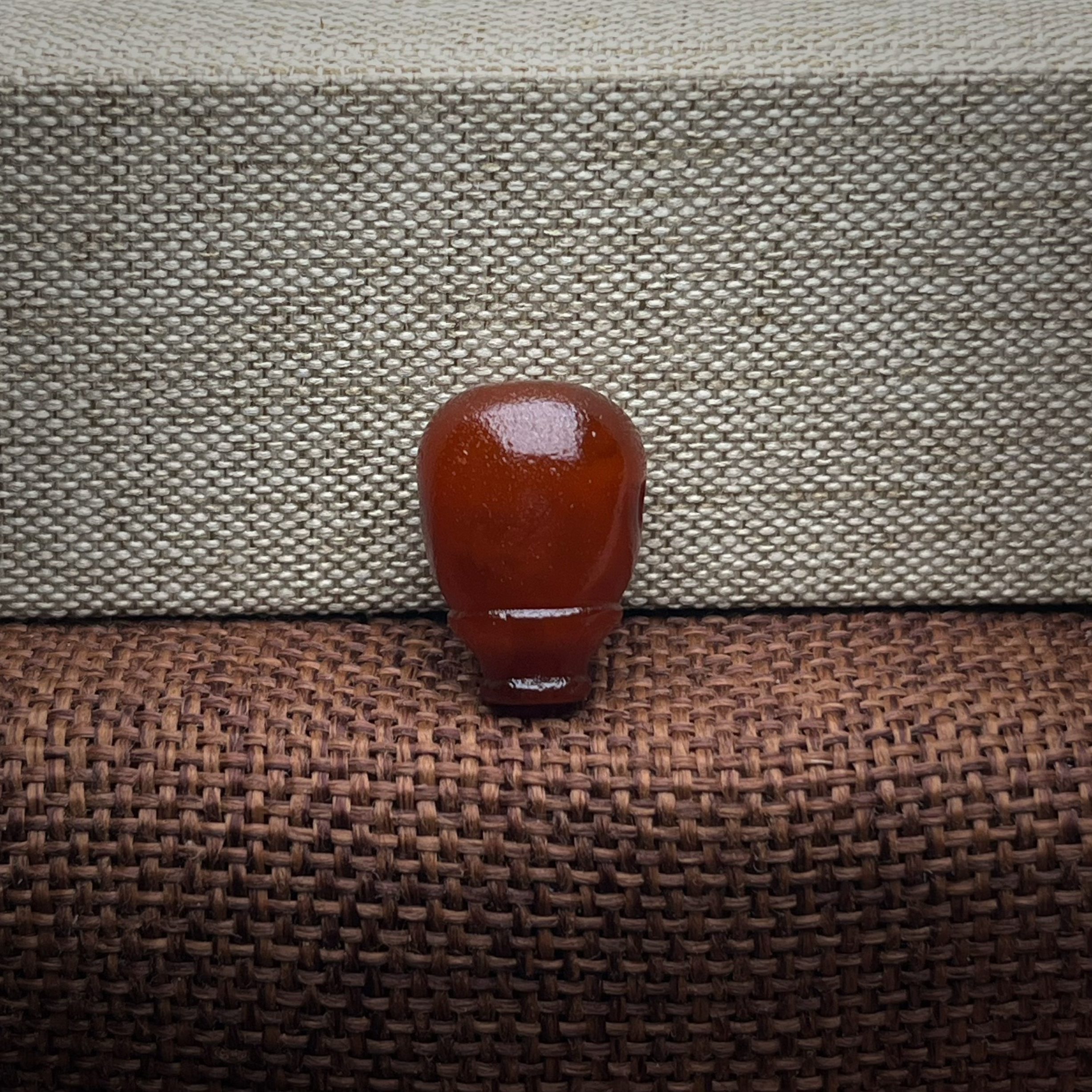 编号12.27橘皮蜜蜡三通奶嘴佛头配饰1.77克尺寸13.8×12×19.3毫米