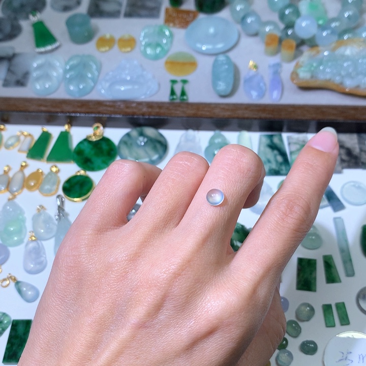 翡翠颈饰未镶嵌蛋面