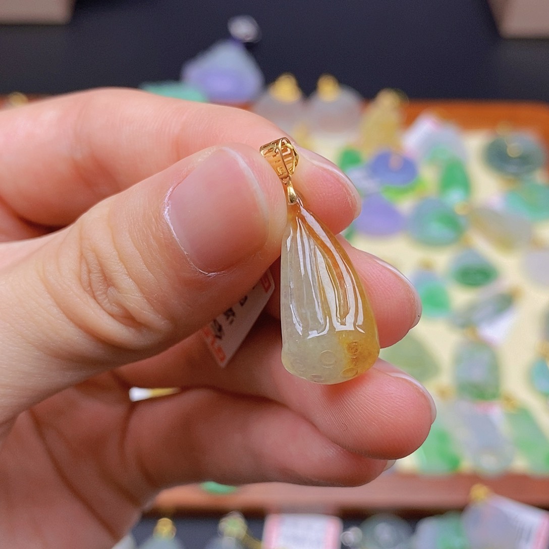 翡翠颈饰18K金镶嵌翡翠