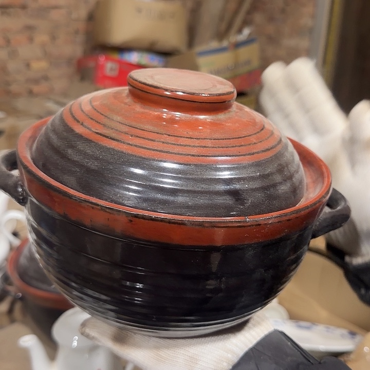 库存微瑕铁红釉砂锅中