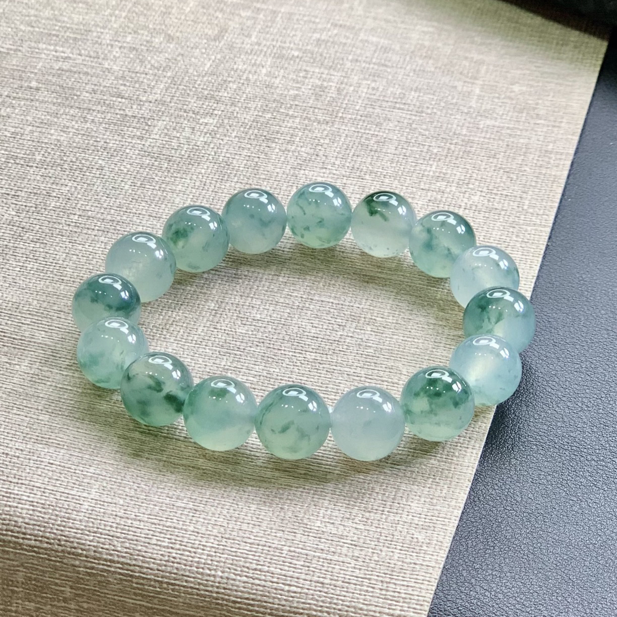 天然A货缅甸翡翠飘花手串