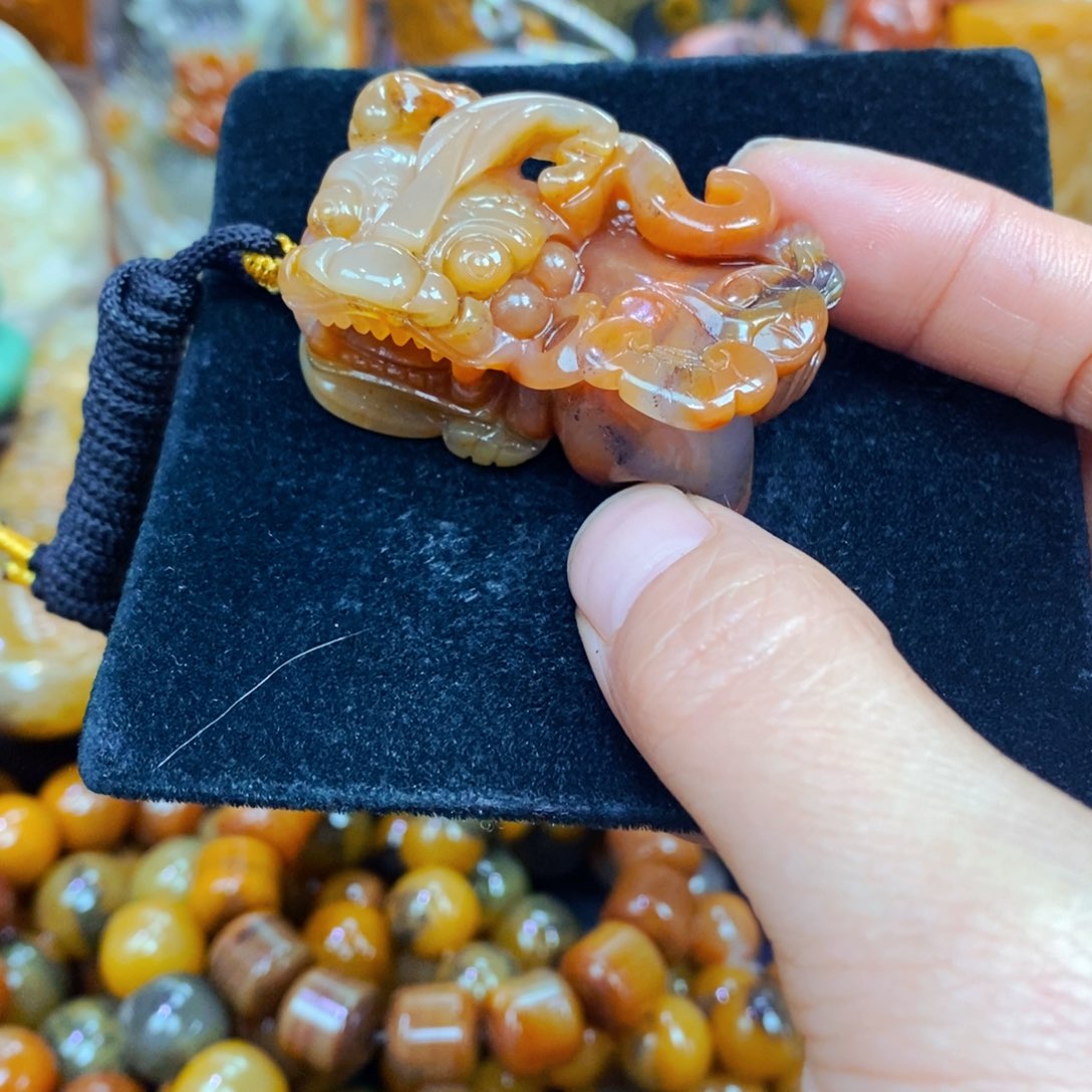 未镶嵌石英质玉（黄龙玉）吊坠(不含链)