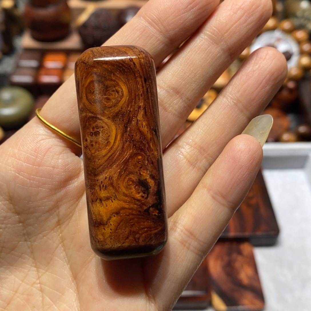 岁****微凹黄檀（南美大红酸枝）木