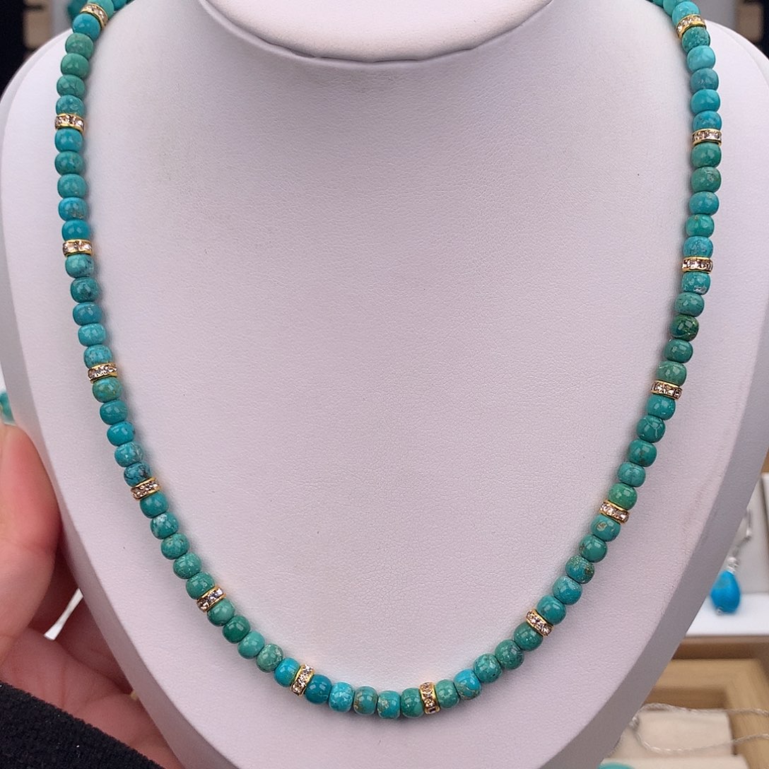 绿松石未镶嵌颈饰