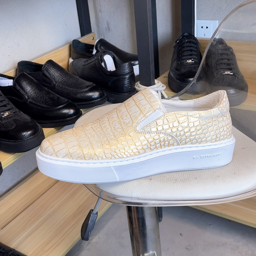 等***来鎏金款包邮板鞋38码