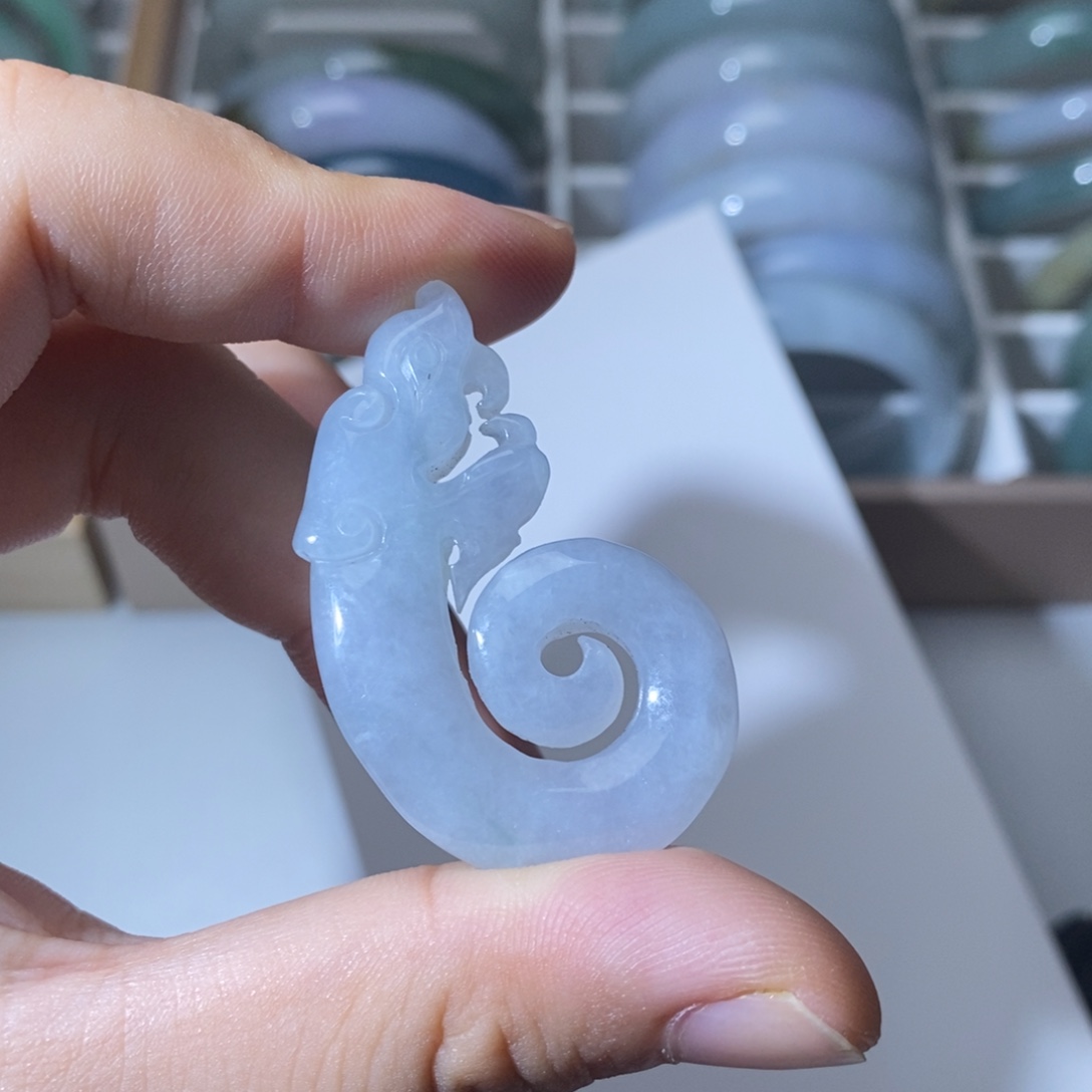 颈饰未镶嵌翡翠好