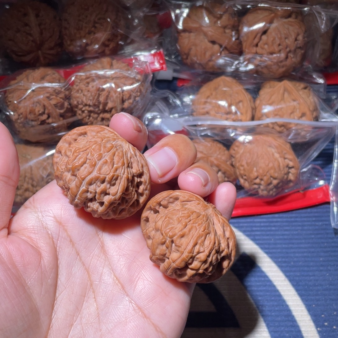 青***里文玩核桃吊坠磨盘40+