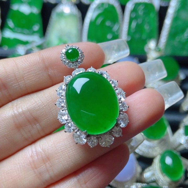 翡翠颈饰18K金镶嵌18129159。 