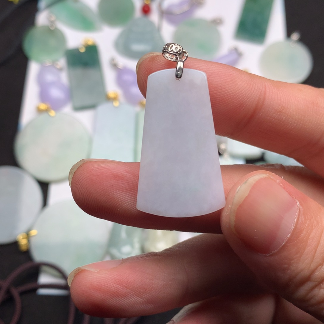 翡翠颈饰足铂镶嵌