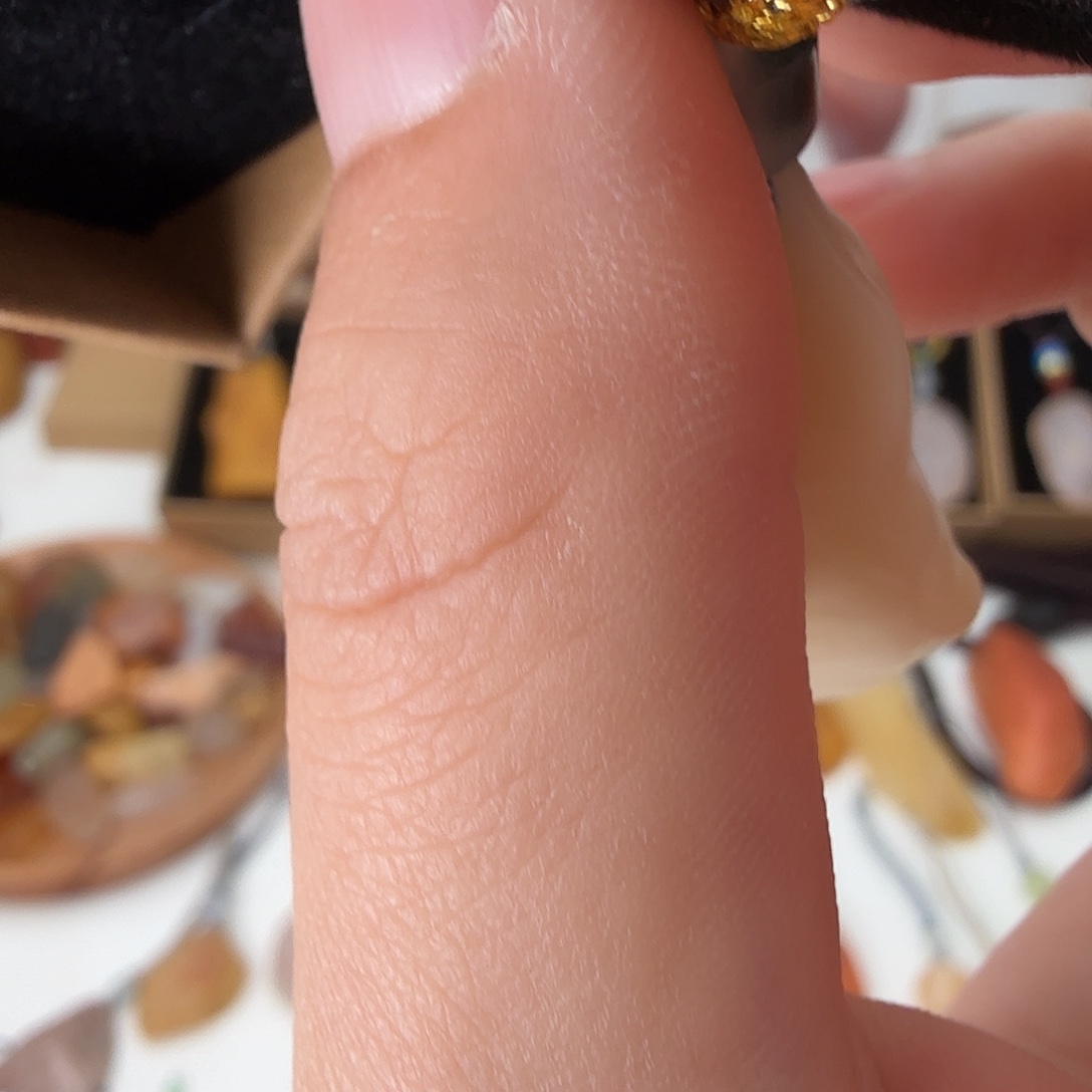 奥****只买单纯的吊坠，没带链子，属的性质。