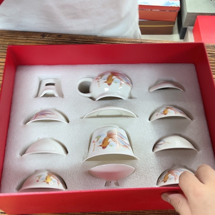 孤品茶具套装等。         
