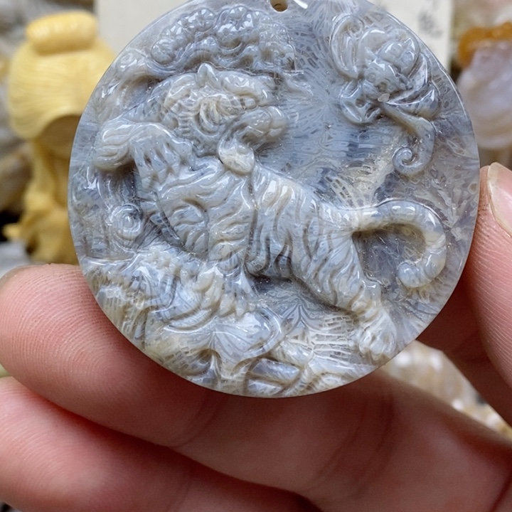 颈饰未镶嵌硅化珊瑚（珊瑚玉）