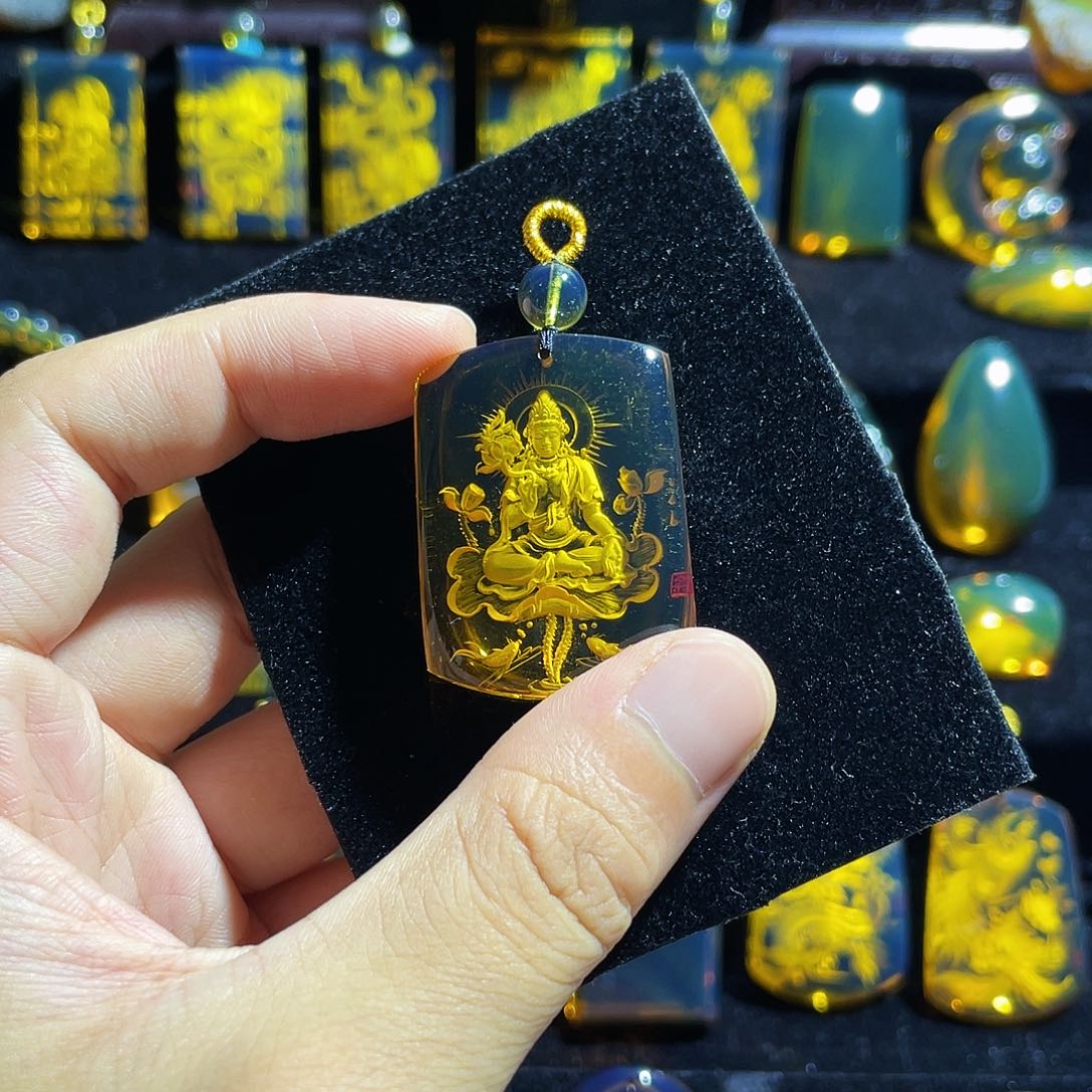 琥珀颈饰未镶嵌蓝珀大势至阴雕吊坠