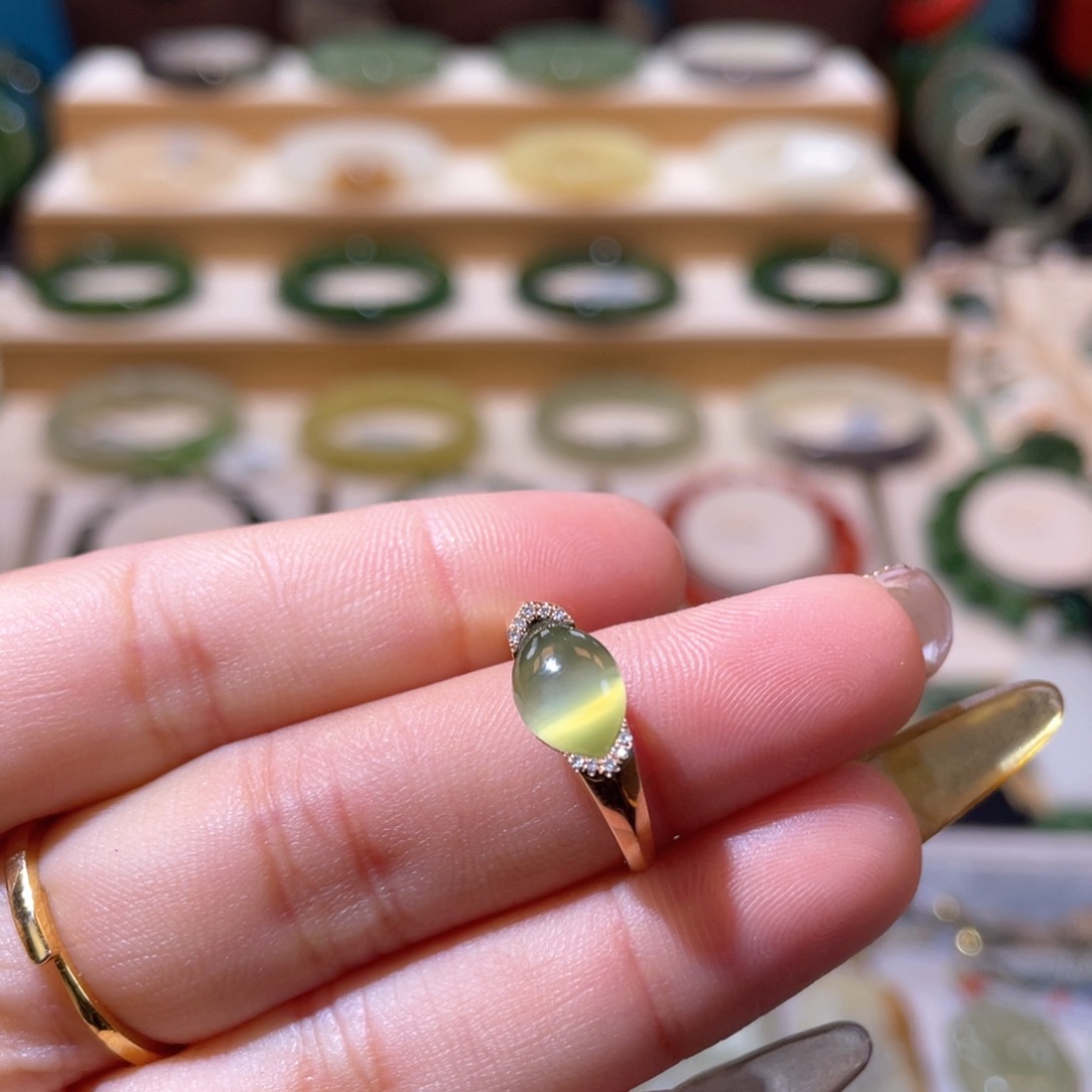 和田玉高品18Ｋ黄金猫戒指18K金镶嵌