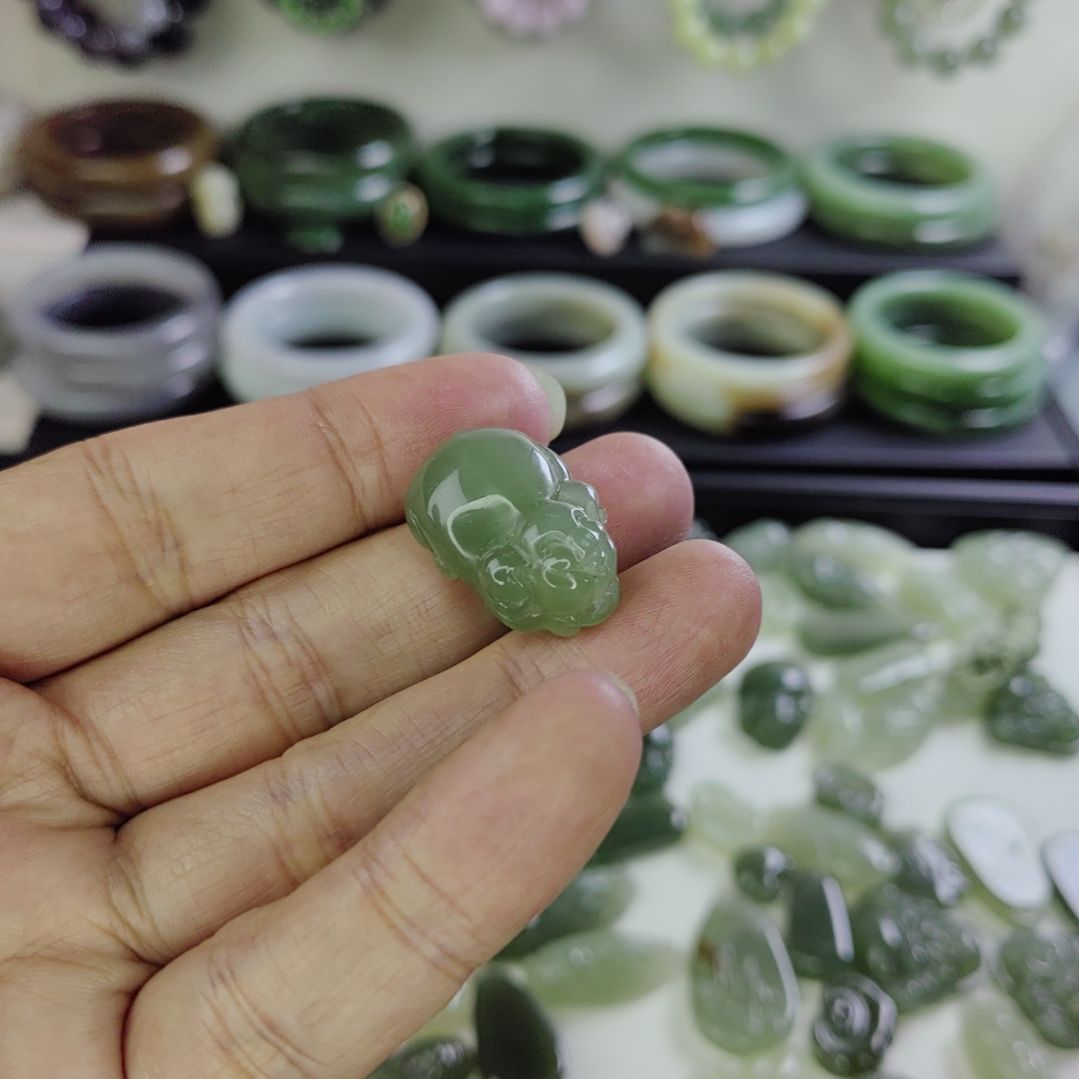 和田玉未镶嵌颈饰