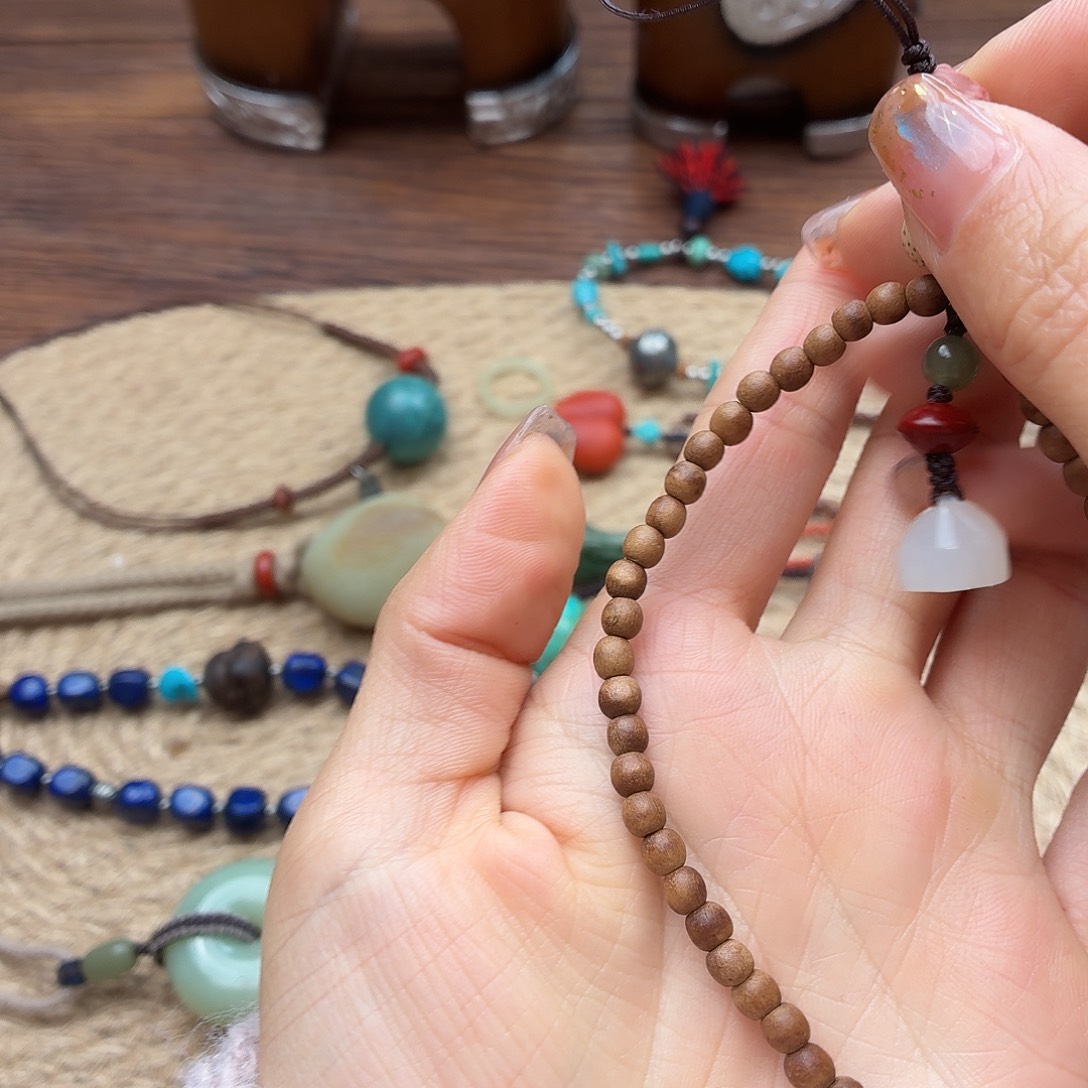 非***夷和田玉未镶嵌颈饰