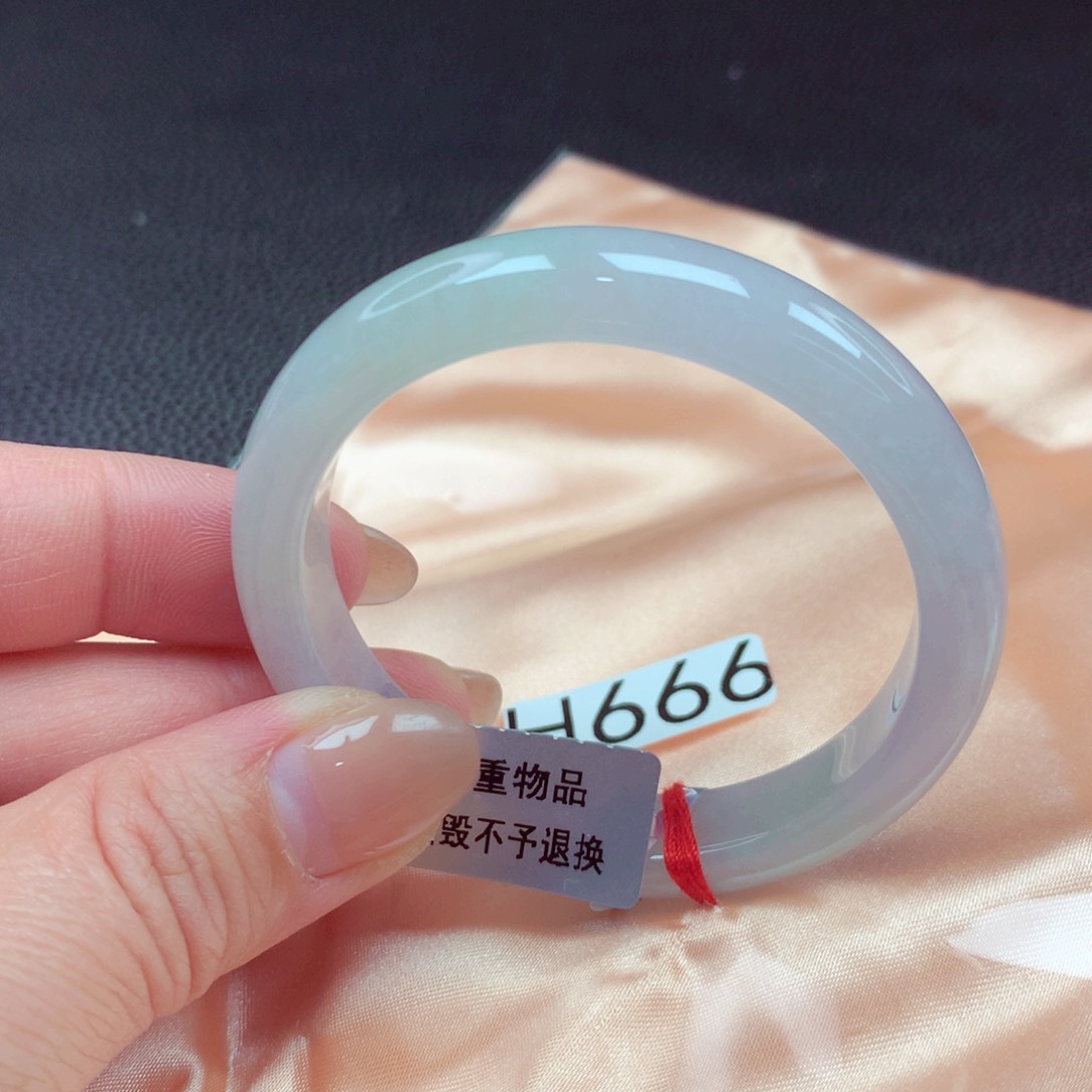 翡翠手镯未镶嵌手镯88