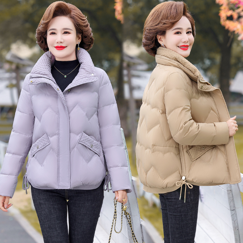 雅鹿妈妈羽绒服短款洋气2025新款90绒中老年人女装冬季外套9098