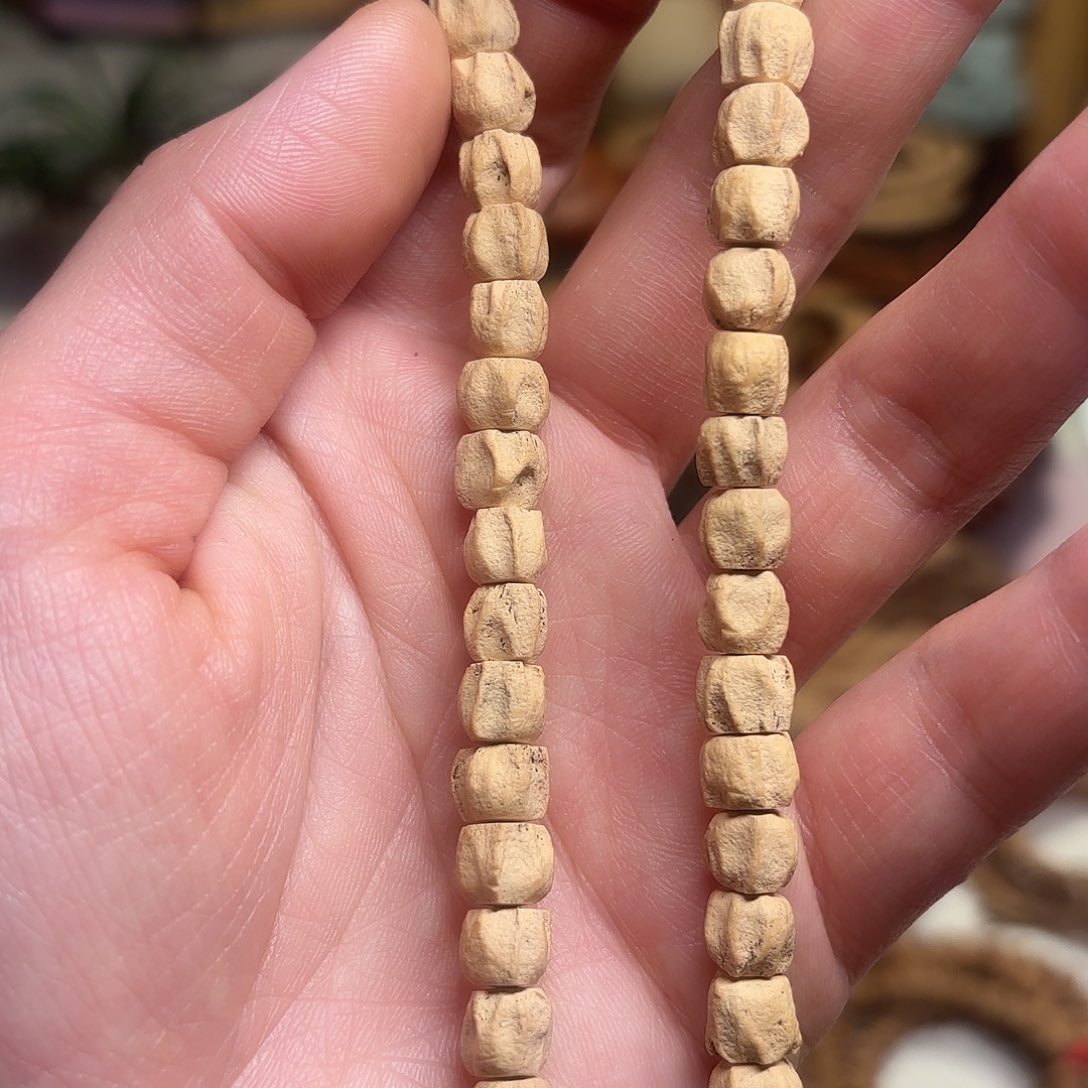 柏香籽/百香籽吊坠手持