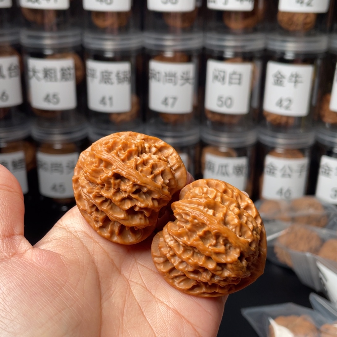 梦***寻文玩核桃吊坠43三角苹果园